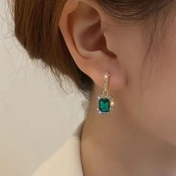 🔅🆕🔅 Elegant Chic 14K Plated Emerald Drop Earrings✨ - Picture 1 of 12